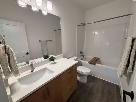 Bath - 820 SW Blue Heron Ct, Pullman, WA 99163 photo 1 of 4