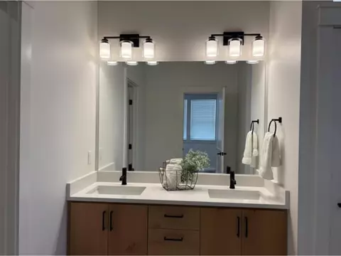 Bath - 820 SW Blue Heron Ct, Pullman, WA 99163 photo 2 of 4