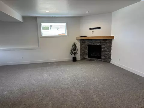 Living - 820 SW Blue Heron Ct, Pullman, WA 99163 photo 3 of 5