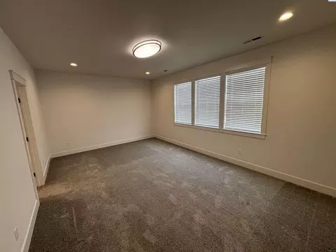 Bedroom - 820 SW Blue Heron Ct, Pullman, WA 99163 photo 3 of 4