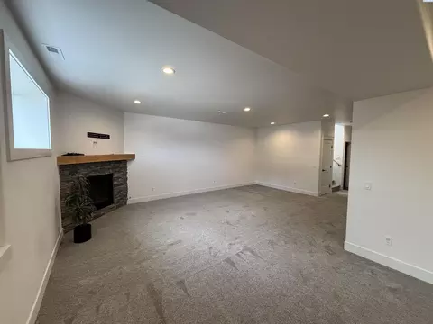 Living - 820 SW Blue Heron Ct, Pullman, WA 99163 photo 5 of 5