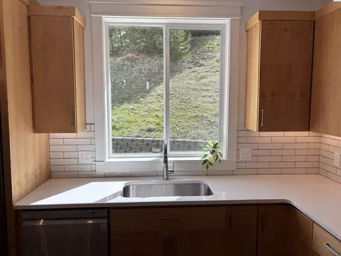 Kitchen - 820 SW Blue Heron Ct, Pullman, WA 99163 photo 7 of 7