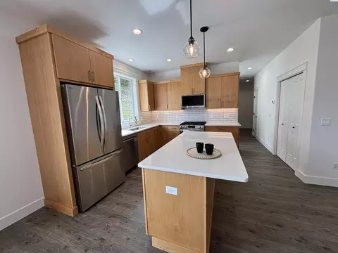 Kitchen - 820 SW Blue Heron Ct, Pullman, WA 99163 photo 5 of 7