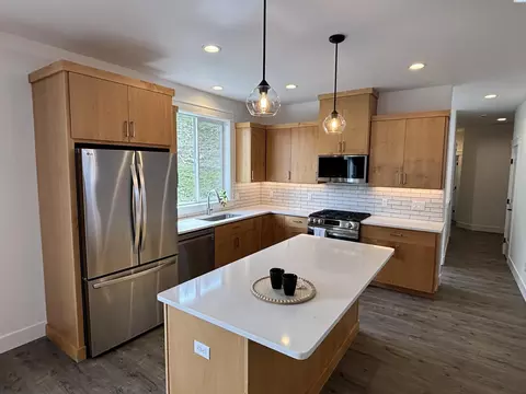 Kitchen - 820 SW Blue Heron Ct, Pullman, WA 99163 photo 4 of 7