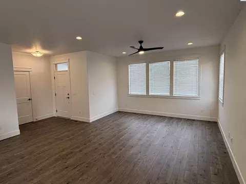Living - 820 SW Blue Heron Ct, Pullman, WA 99163 photo 1 of 5