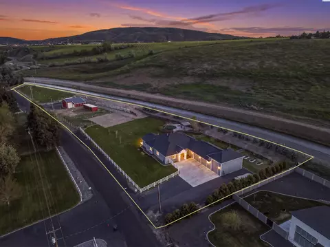 2807 N Riverside Dr, West Richland, WA 99353