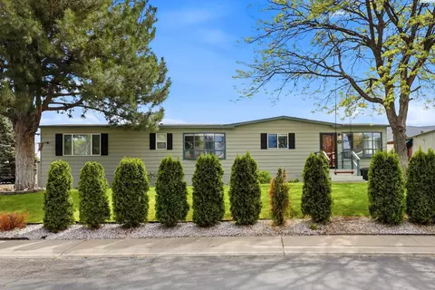 240 Skyline Dr, Richland, WA 99352