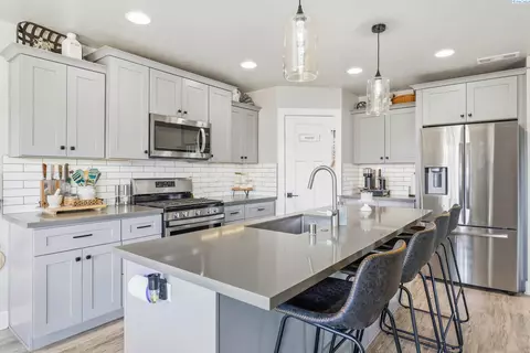 4422 Kitimat Ln, Pasco, WA 99301