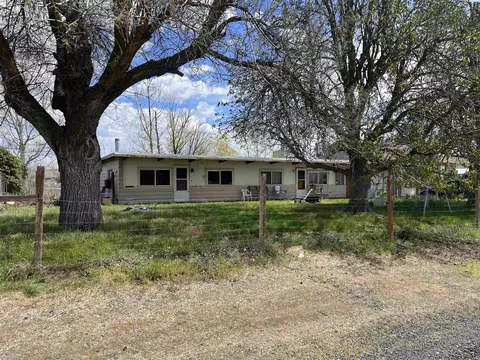 120 N Violet Ave, Kahlotus, WA 99335