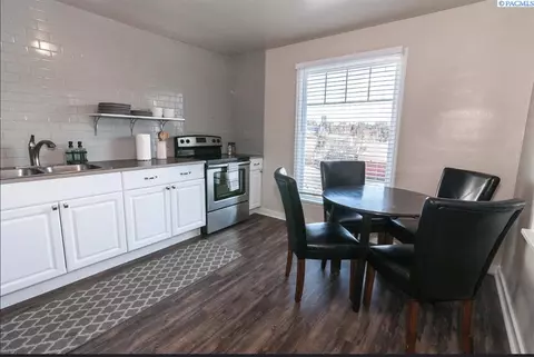 Dining - 118-122 NW State St, Pullman, WA 99163 photo 1 of 1