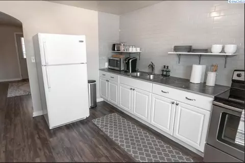 Kitchen - 118-122 NW State St, Pullman, WA 99163 photo 1 of 5