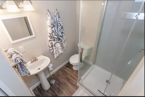 Bath - 118-122 NW State St, Pullman, WA 99163 photo 1 of 3