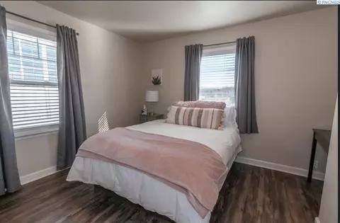 Bedroom - 118-122 NW State St, Pullman, WA 99163 photo 3 of 4
