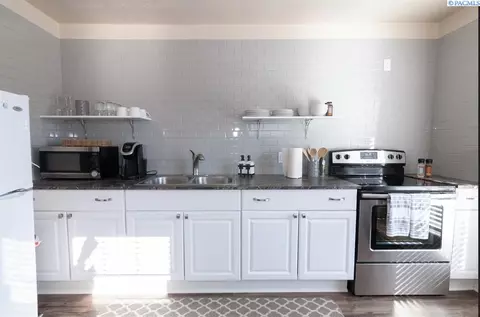 Kitchen - 118-122 NW State St, Pullman, WA 99163 photo 3 of 5