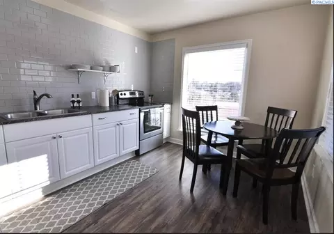 Kitchen - 118-122 NW State St, Pullman, WA 99163 photo 2 of 5