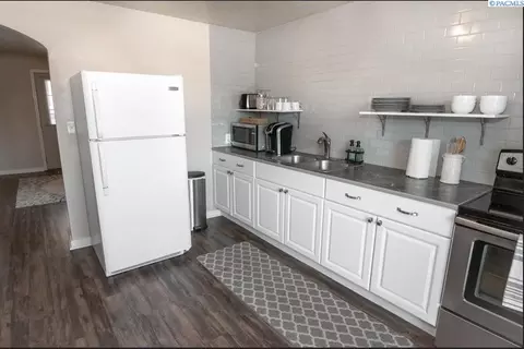 Kitchen - 118-122 NW State St, Pullman, WA 99163 photo 1 of 5