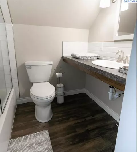 Bath - 118-122 NW State St, Pullman, WA 99163 photo 3 of 3