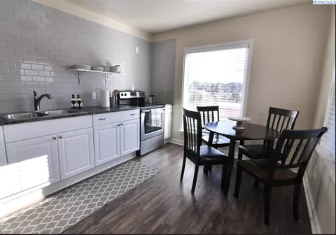 Kitchen - 118-122 NW State St, Pullman, WA 99163 photo 2 of 5