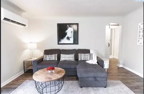 Living - 118-122 NW State St, Pullman, WA 99163 photo 1 of 1