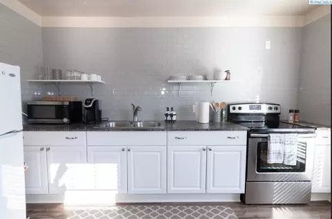 Kitchen - 118-122 NW State St, Pullman, WA 99163 photo 3 of 5