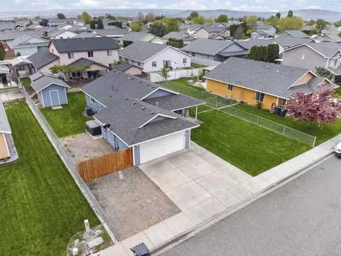 8212 Whidbey Dr, Pasco, WA 99301