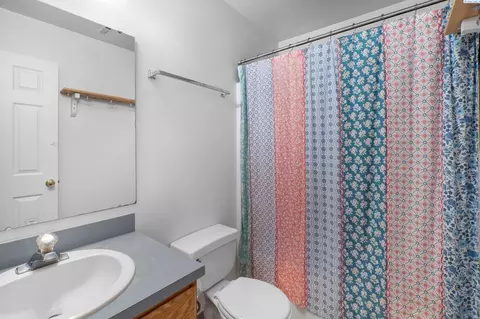 Bath - 540 SE Shoemaker Pl, Pullman, WA 99163 photo 2 of 3