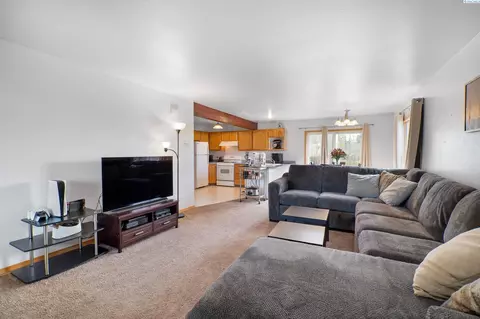 Living - 540 SE Shoemaker Pl, Pullman, WA 99163 photo 1 of 1