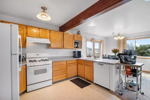 Kitchen - 540 SE Shoemaker Pl, Pullman, WA 99163 photo 1 of 3
