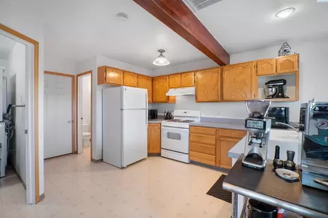 Kitchen - 540 SE Shoemaker Pl, Pullman, WA 99163 photo 3 of 3