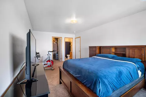Bedroom - 540 SE Shoemaker Pl, Pullman, WA 99163 photo 2 of 2