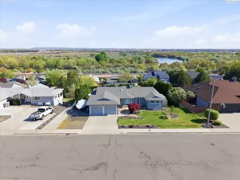 190 Edgewood Dr, Richland, WA 99352