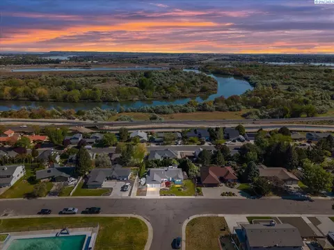 190 Edgewood Dr, Richland, WA 99352