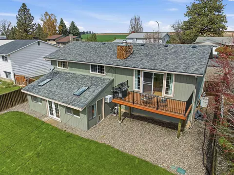 Exterior - 809 E Valleyview Ln, Colfax, WA 99111 photo 2 of 12