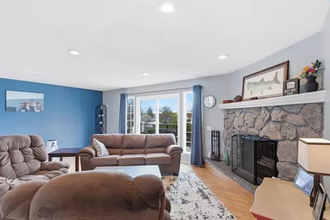 Living - 809 E Valleyview Ln, Colfax, WA 99111 photo 1 of 3