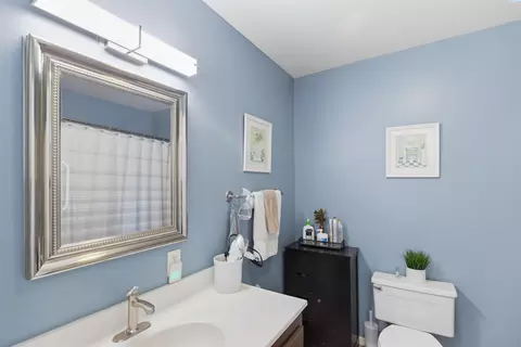 Bath - 809 E Valleyview Ln, Colfax, WA 99111 photo 1 of 3
