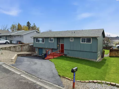 Exterior - 809 E Valleyview Ln, Colfax, WA 99111 photo 5 of 12