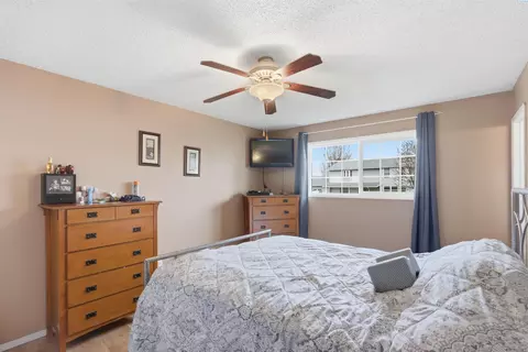 Bedroom - 809 E Valleyview Ln, Colfax, WA 99111 photo 2 of 4