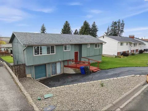 Exterior - 809 E Valleyview Ln, Colfax, WA 99111 photo 4 of 12