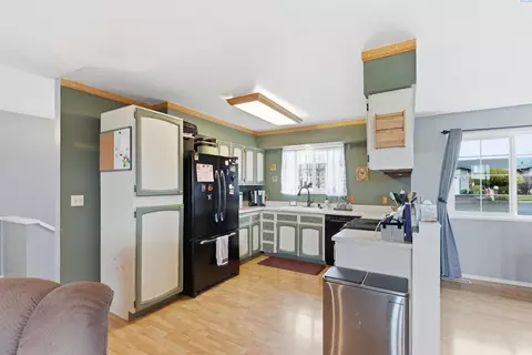 Kitchen - 809 E Valleyview Ln, Colfax, WA 99111 photo 1 of 3