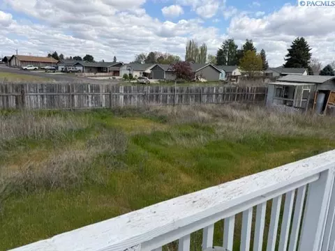 Exterior - 440 E Birch St, Connell, WA 99326 photo 8 of 9