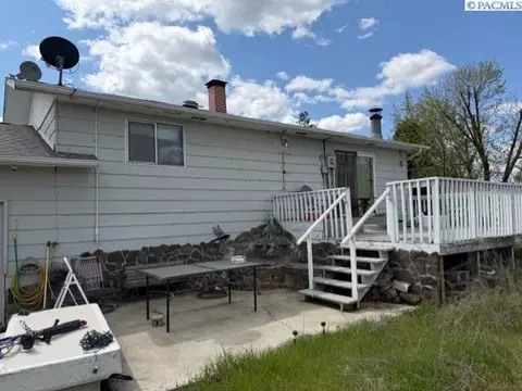Exterior - 440 E Birch St, Connell, WA 99326 photo 5 of 9