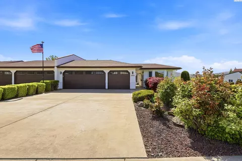 1903 N Meadows Dr N, Richland, WA 99352