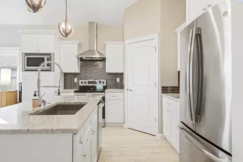 Kitchen - 3161 Deserthawk Loop, Richland, WA 99354 photo 1 of 4