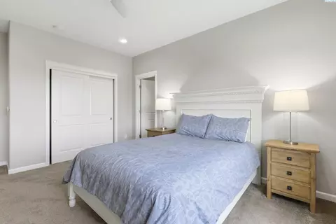 Bedroom - 3161 Deserthawk Loop, Richland, WA 99354 photo 2 of 5