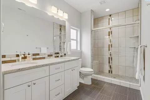 Bath - 3161 Deserthawk Loop, Richland, WA 99354 photo 3 of 3
