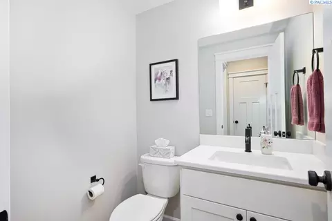 Bath - 625 SW Cayuse, Pullman, WA 99163 photo 1 of 3