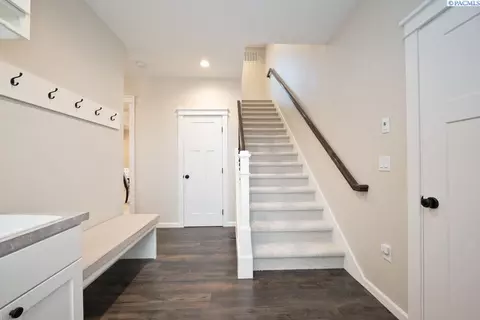 Entry Way - 625 SW Cayuse, Pullman, WA 99163 photo 3 of 3