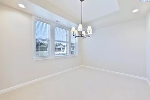Dining - 625 SW Cayuse, Pullman, WA 99163 photo 2 of 2