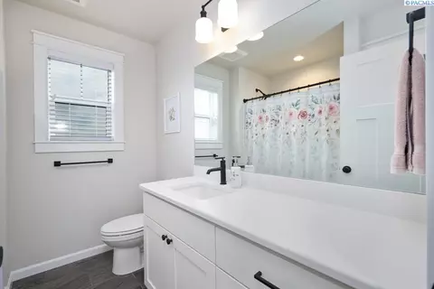Bath - 625 SW Cayuse, Pullman, WA 99163 photo 3 of 3