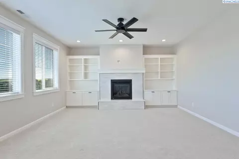 Living - 625 SW Cayuse, Pullman, WA 99163 photo 1 of 2